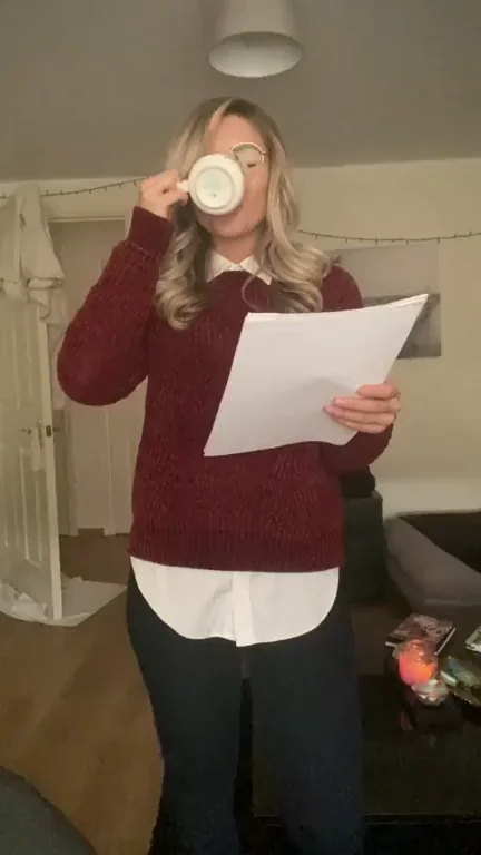Don’t judge a bookworm by her cover ? ? Take Her Free Content In Comment ??
