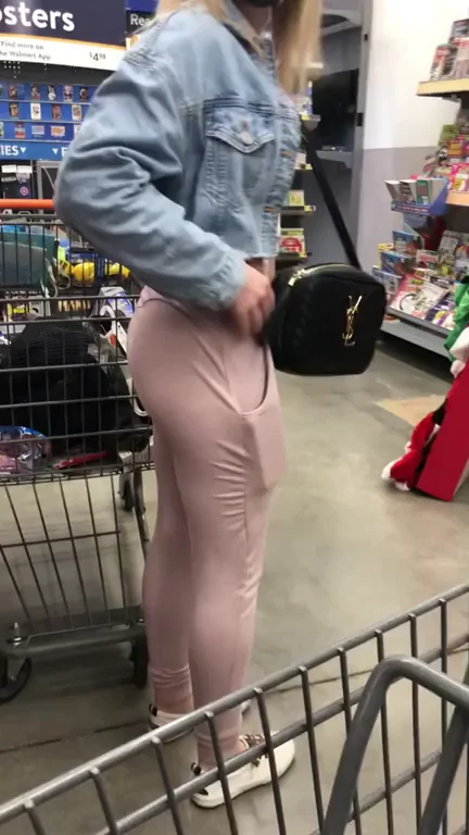 Fun (F)uckin' Shopping Tease in Tight Leggings 😈🛒