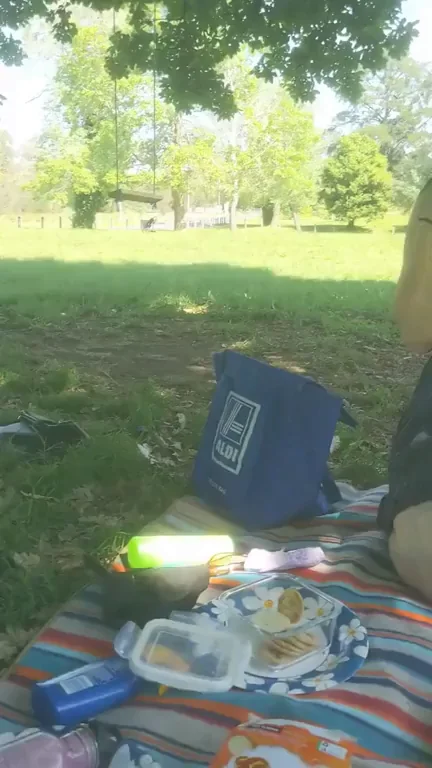 😏 Nervous Giggle Park Tit Flash 🍈🍈