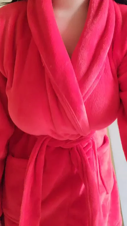 Revealing my curvy bod and huge tiddies