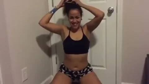 Sexy Lightskin Gives Dream Blowjob?