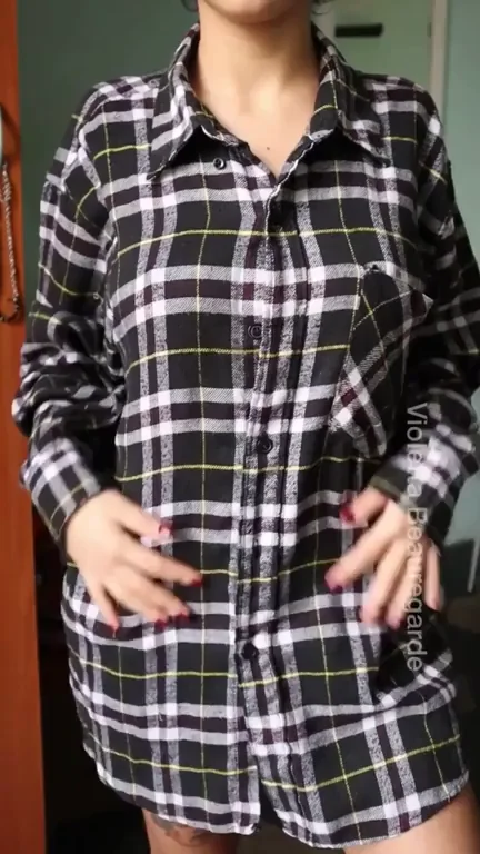 Would Strangers Stare at My Massive Flannel Flash Tits?