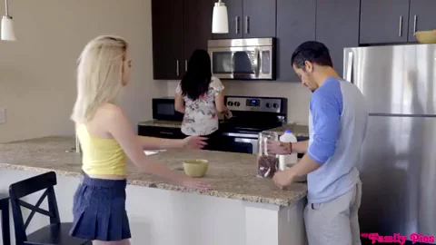 Lexi Lore's Naughty Family Breakfast 🍳🍑💦