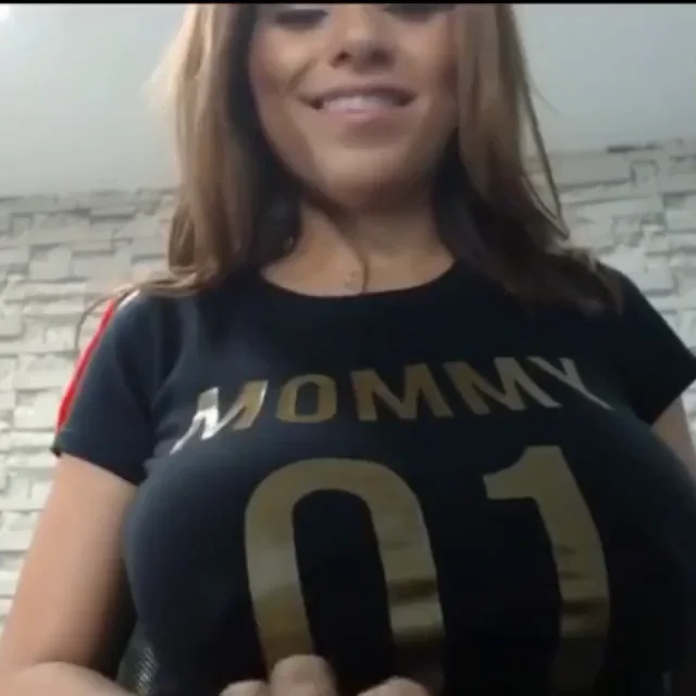 Lawd! She got dem big tiddie blues!