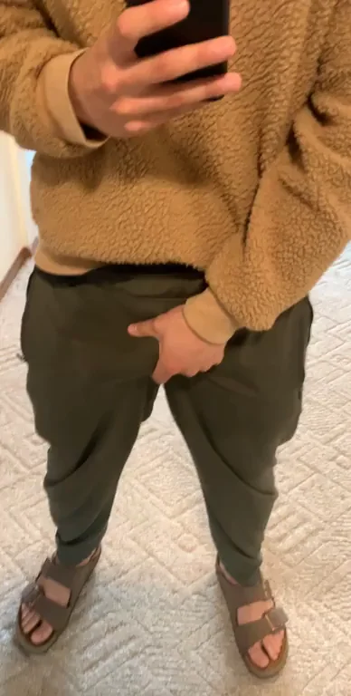 23 year old male, kinda hung will be traveling to Texas next week looking for a couple to play with.
