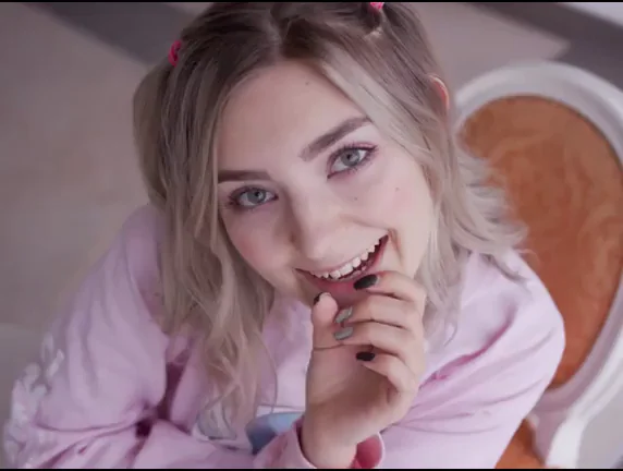 Eva Elfie