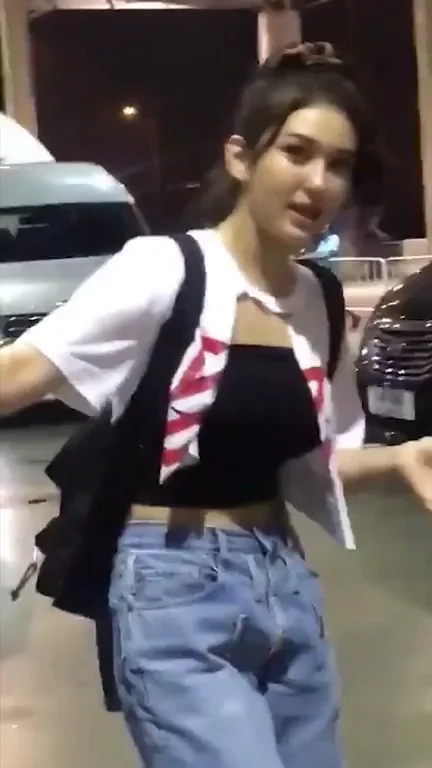 Jeon Somi's Slutty Street Tease in Tight Jeans