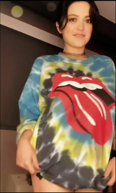 Tessa Fowler's Tie-Dye Tit Surprise 😍🍈🍈