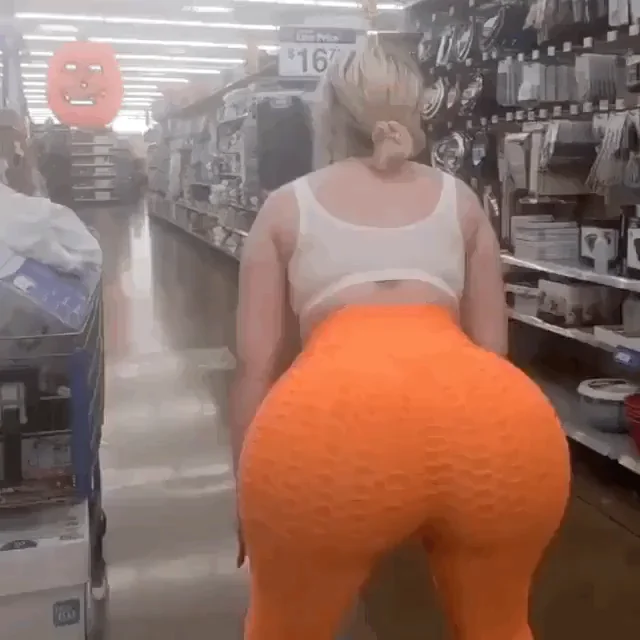 🍑 Walmart Twerk Queen Shakes Massive Orange Booty 🍑