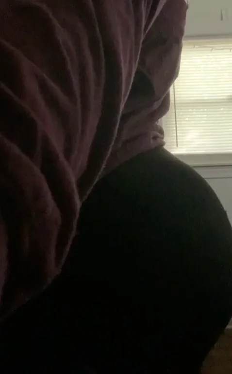 What’s hiding under my yoga pants ???? ?