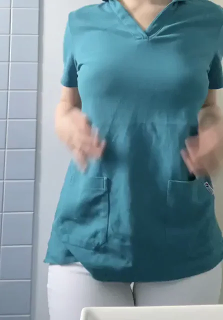 Showing you my boobs in my break. Greetings from Russia. ???