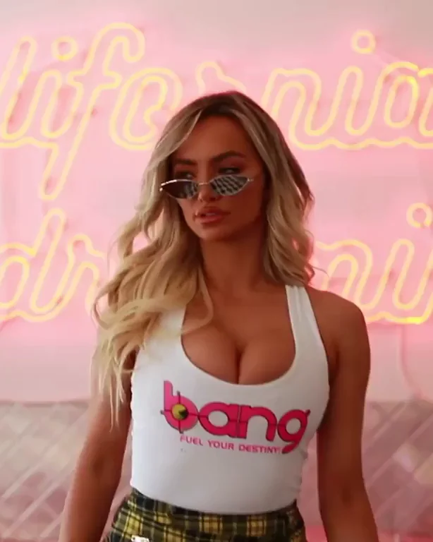 Blonde Babe's Bangin' Tit Jiggles 💥🍈🍈