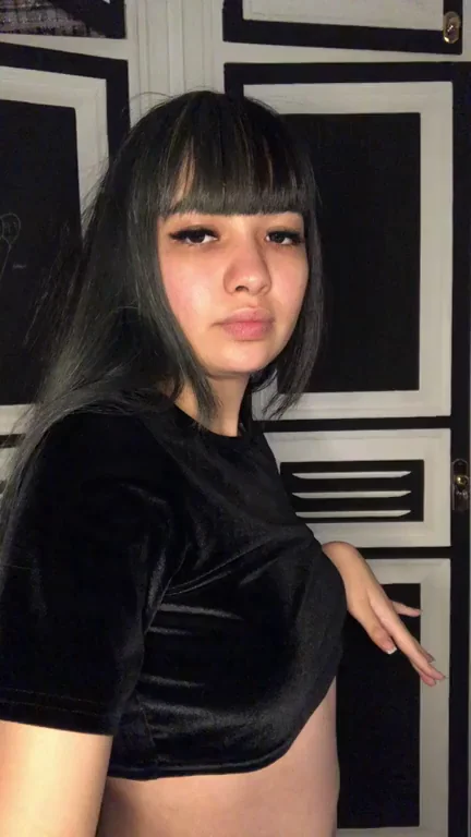 Shy Asian Teen Ditches Insecurities, Teases Her Hot Body for Reddit Pervs