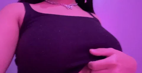 HAPPY TITTY TUESDAY GUYS!!! HERE MY TIT DROP SEND ME AWARDS FOR A PRIVATE FREAKY SHOWER VIDEO ??