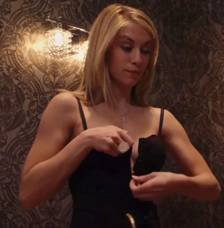 Jennifer Holland from American Pie Book of Love