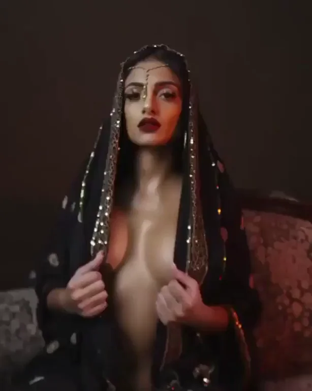 Desi Babe In Saree