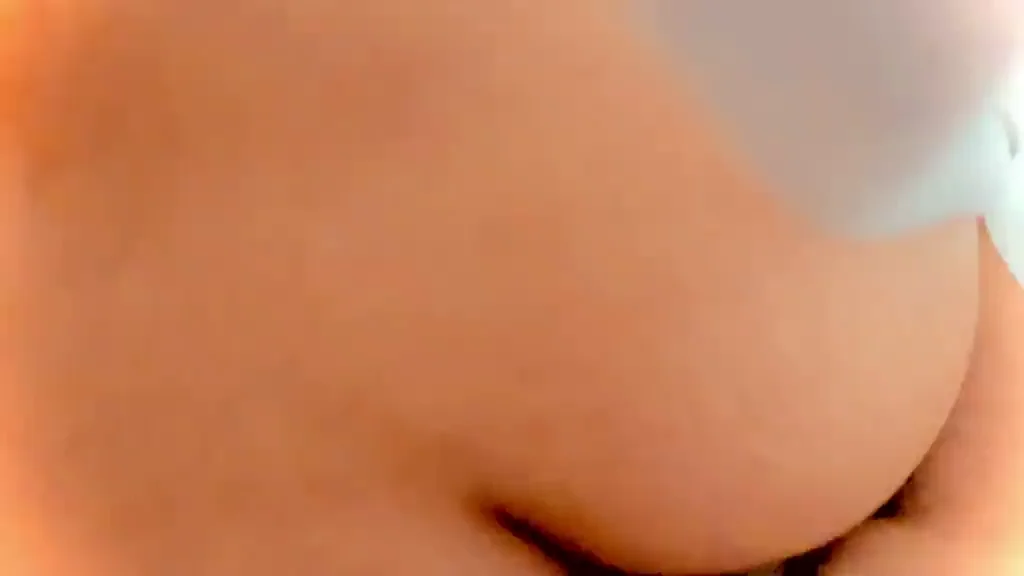 41yo MILF Wiggles Her Juicy Booty on Thick Cock 😈🍑💦