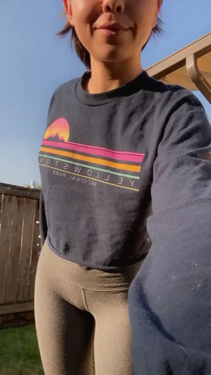 I wish my neighbors wuld cum & play~ ? [gif]