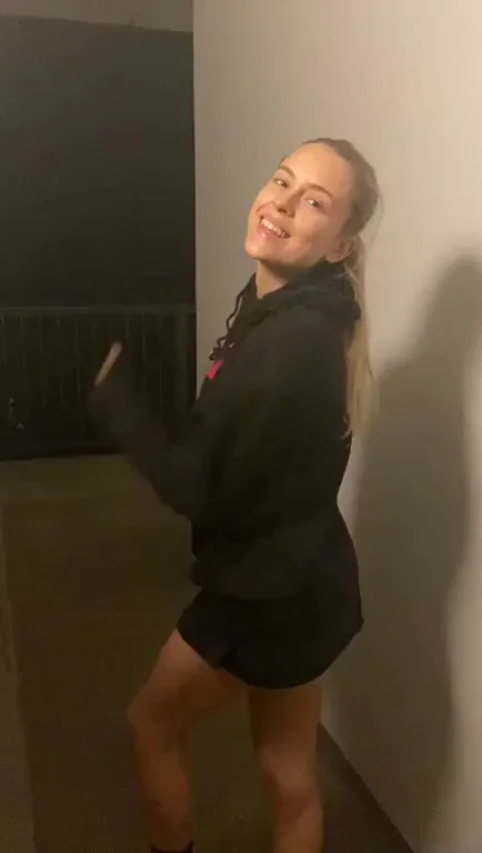 [OC] My day 4/30 of daily public buttflashes! Where next? [GIF][00:15]