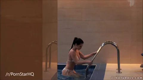 [/r/PornStarHQ] Nekane Straight From The Pool And Horny