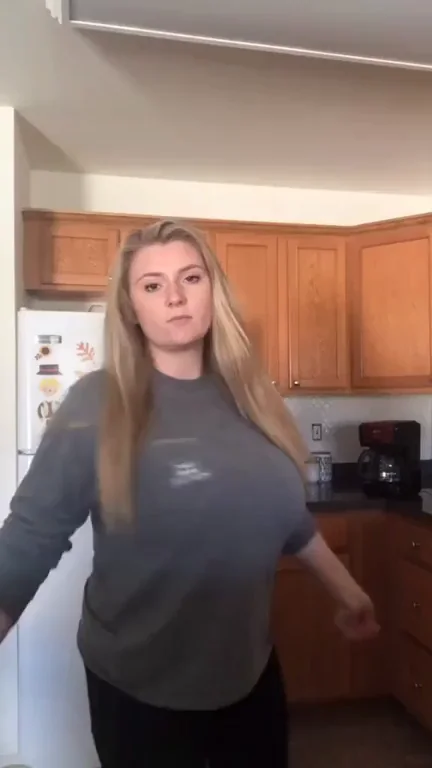 🥛Stacked Kitchen Tease with Massive Tits🍳