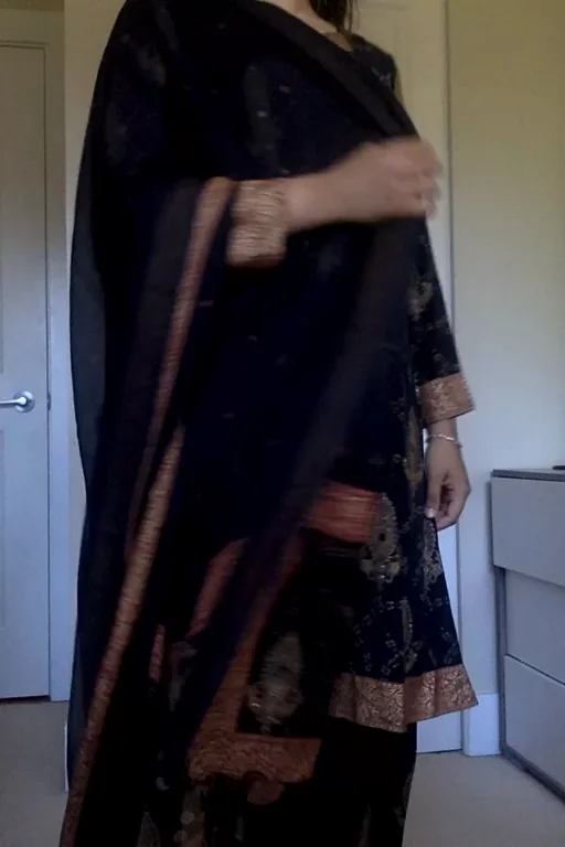 Indian Babe's Slutty Saree Strip Tease – Thick Ass Reveal