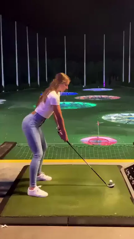 Canadian pole vaulter Robin Bone tries her hand at golf