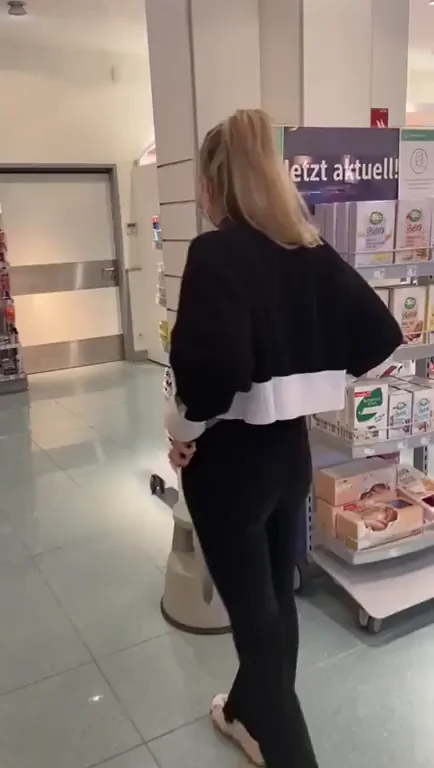 Day 3/30 Public Buttflash Dare: Slutty Mall Mooning Tease!