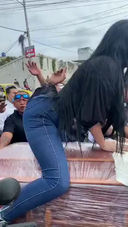 Woman Twerking on Boyfriend`s Casket