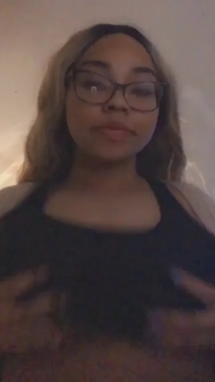 Monday Mood Booster: Busty Babe in Glasses Teases Her Tits 😍🔥