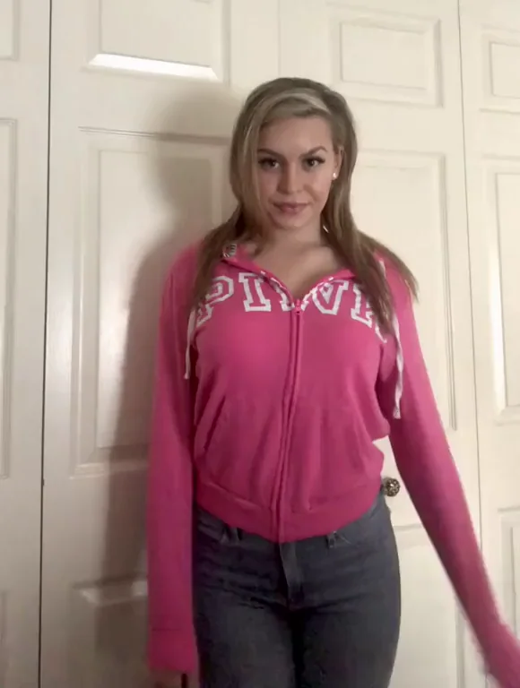 First Reddit Strip Tease 😘 You Dig This Slutty Show?