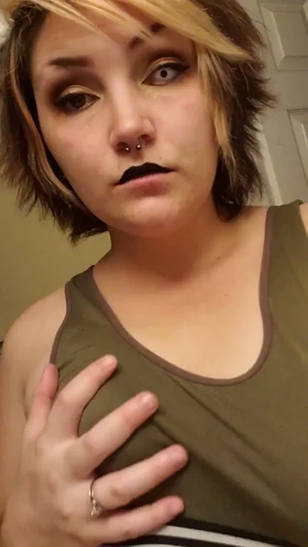 Can my small titty drop get some love?? ??