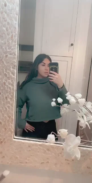 🔥 House Hunting Hottie Tests Her Slutty Nudes in the Mirror! 📱💦