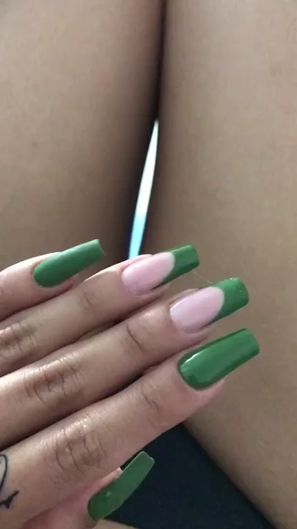 Horny Cam Slut Spreads Her Wet Pussy with Green Claws 😻💦