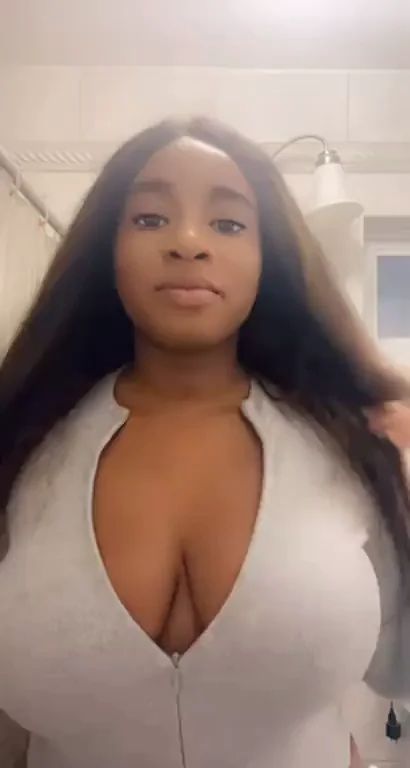 Thick Ebony Babe's Bodysuit Titty Drop 🍫💦