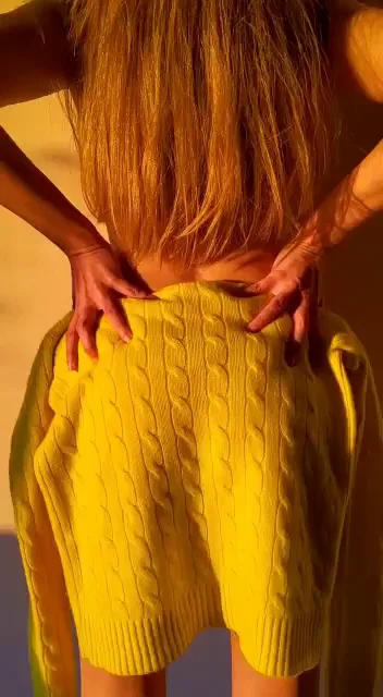 Sunset Ass Tease: Curvy Blonde Strips Her Sweater Off