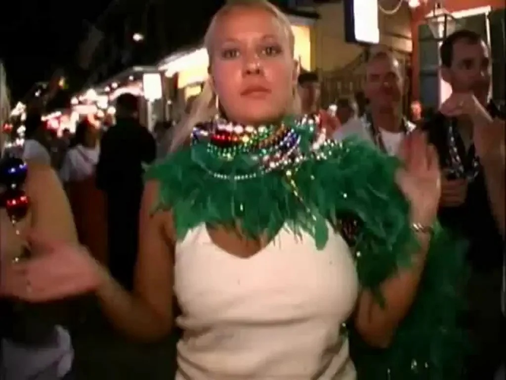 Unashamed Mardi Gras Flasher Bares Her Tits 🍆💦