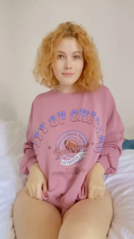 🔥 Ginger Babe's Surprise Tummy Tease & Thick Ass Reveal 😈 (Free Folder in Comments!)