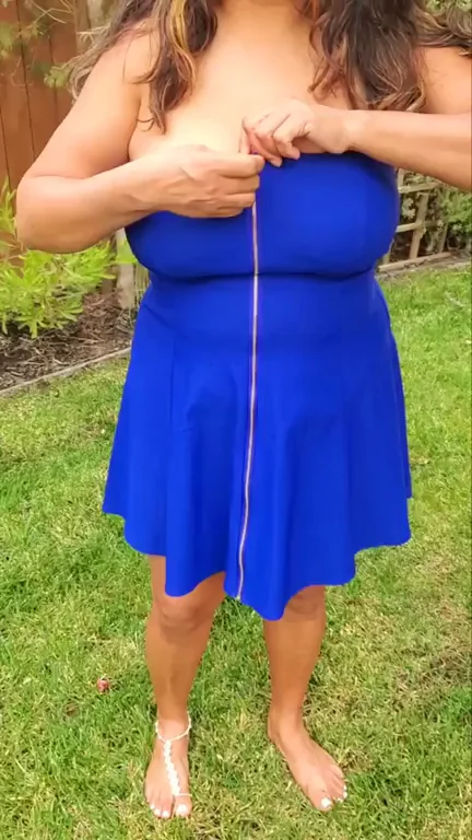 I have a fetish for flashing my tits when I am outdoors ...