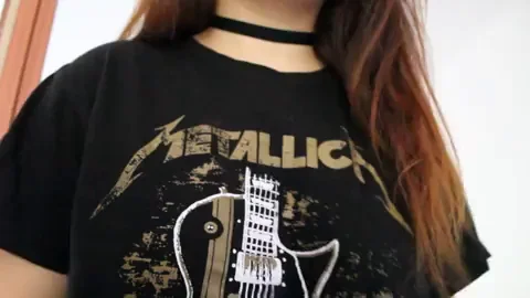 My fav shirt doesn't really show what's inside (oc)