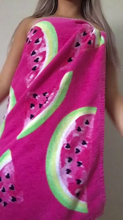 More of Zara dropping her towel (Xpost)