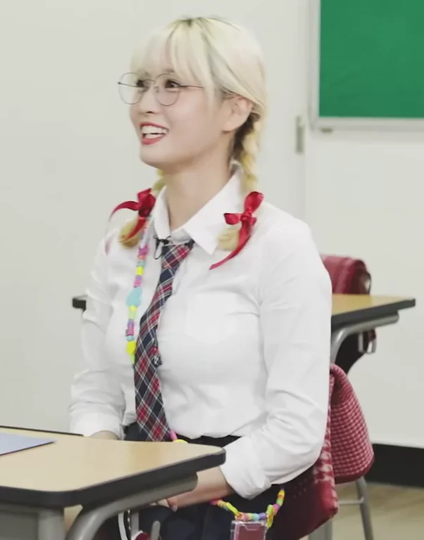 TWICE - Momo