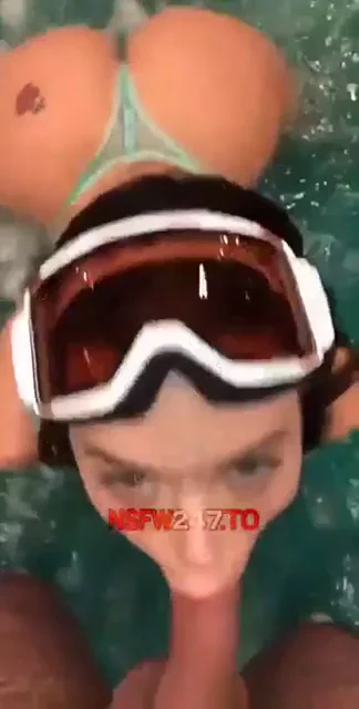 LANA RHOADES sex in the Jacuzzi