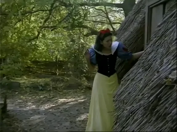 Snow White 🍎 Humps Mr. Humpy's Throbbing Dwarf Cock 🥒💦