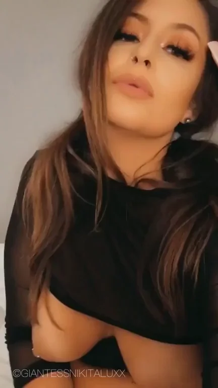 😈 Slutty Cam Babe Dares You: My Tongue Will Break You in 2 Mins! 👅💦