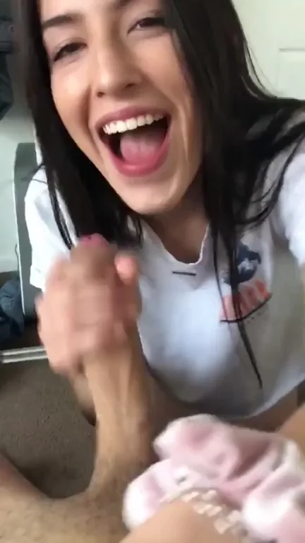 Craving to Slurp Cock Like This Slutty Babe 😈🍆💦