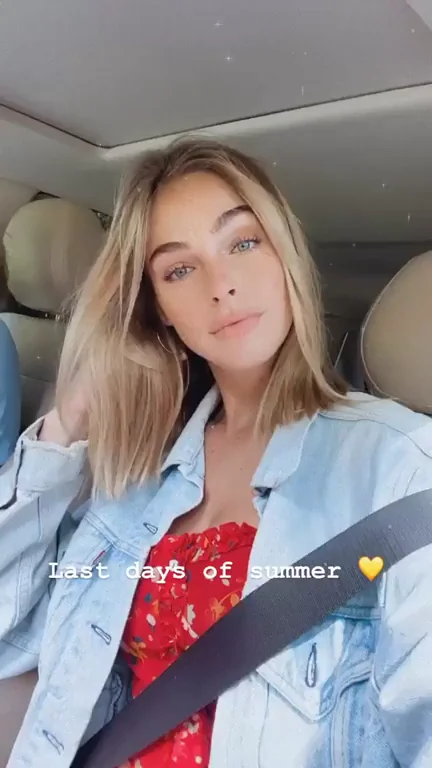Elizabeth Turner’s Hot Car Tease 🔥💋