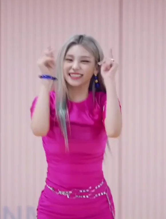 Yeji from ITZY Teasing in Tight Pink Outfit 😍🔥