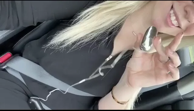 Watch me cum while trying to pay? [GIF]