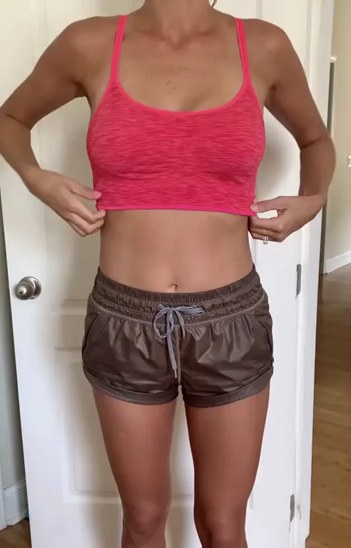 Wifey Teases: What Ya Think of My Hot Bod? 🔥🍑